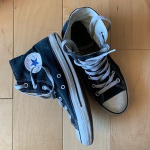 Black high top converse chuck taylors